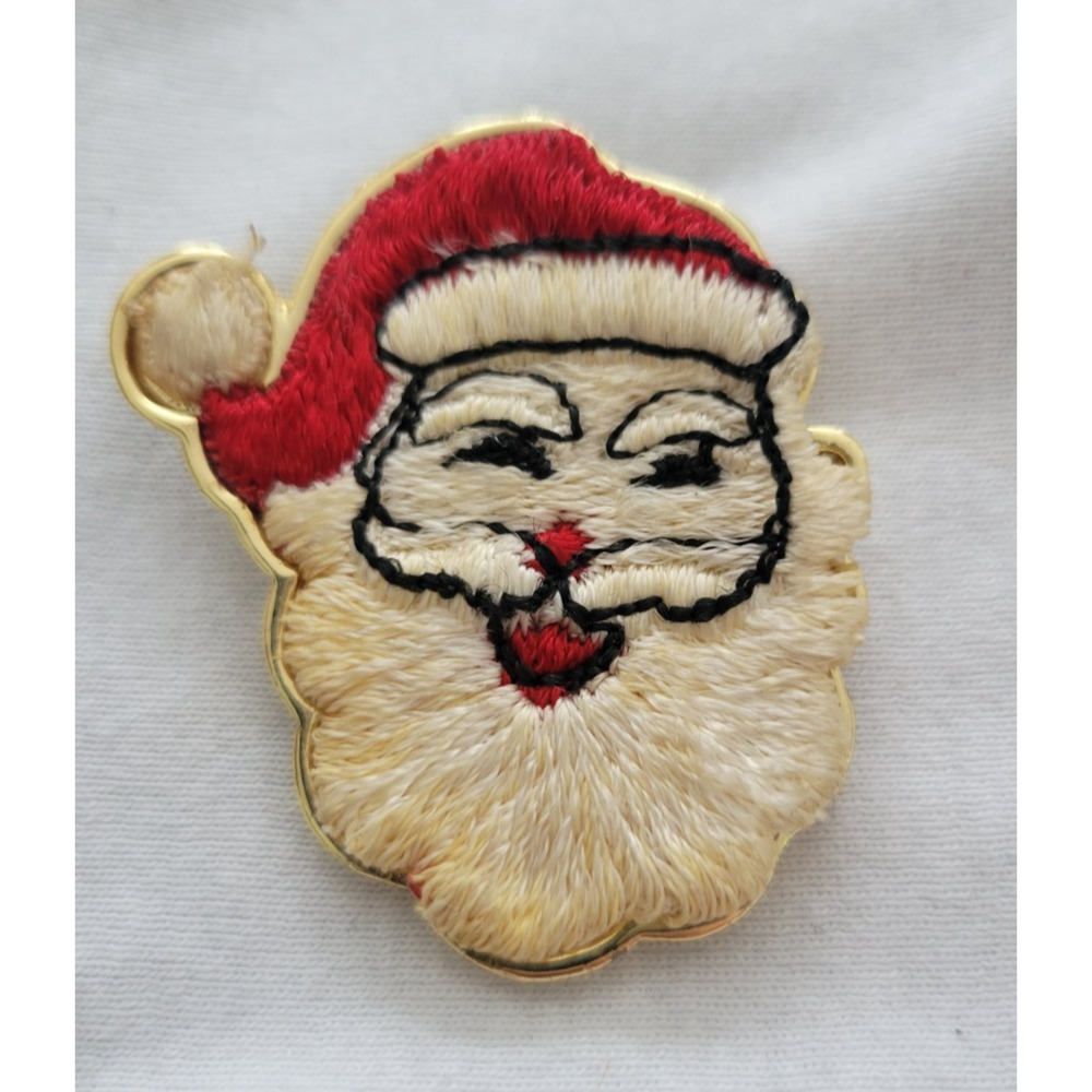 Beatrix ©BJ Vintage SANTA CLAUS Embroidered Laughing Face Brooch Pin Gold Tone